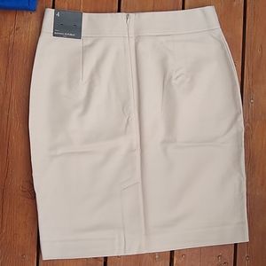 NWT Banana republic size 4 skinny pencil skirt